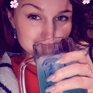 Meet your Posher, Crystal